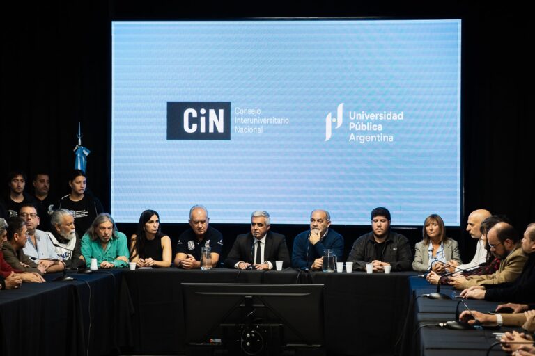 Conferencia de prensa de rectores universitarios en la sede del CIN