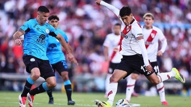 Estadio Mario Alberto Kempes de Córdoba durante un partido de fútbol