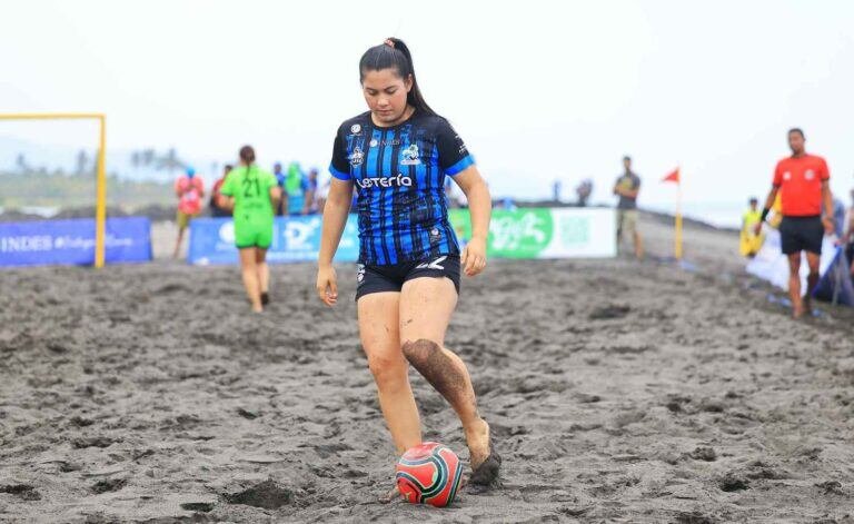 Alisson Rivas futbolista salvadoreña