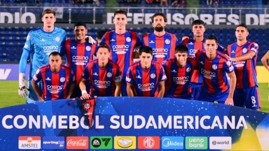 Escudos de Santos y San Lorenzo previo al partido por Copa Sudamericana