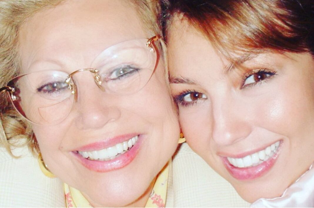 Thalía y su madre Yolanda Miranda Mange en una fotografía de archivo