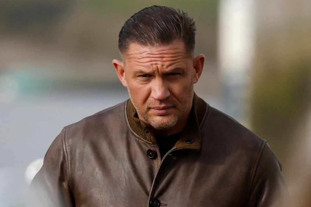 Tom Hardy en una escena de la serie Tierra de mafia