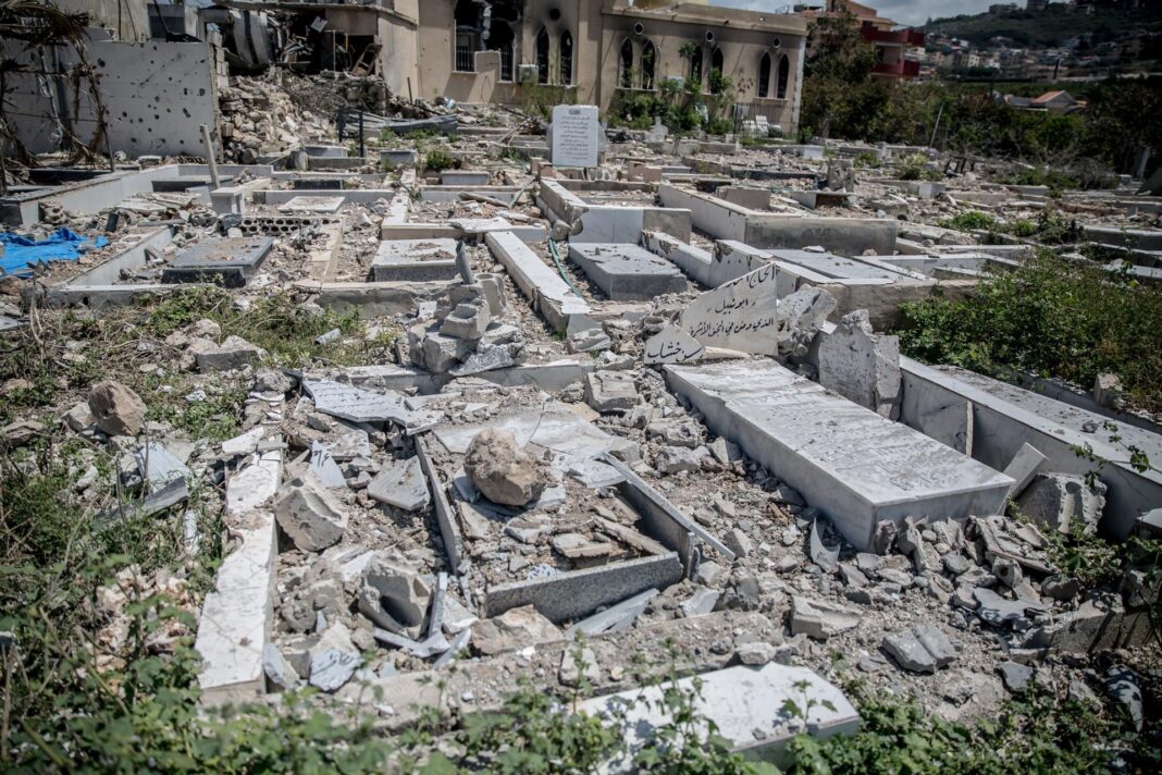 Vista de daños tras bombardeos israelíes en Nabatiye, Líbano