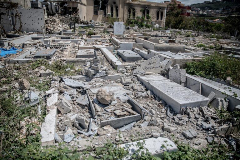 Vista de daños tras bombardeos israelíes en Nabatiye, Líbano