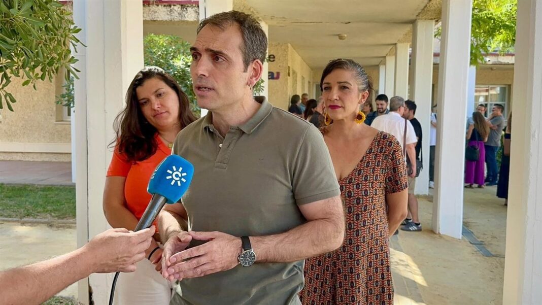 Toni Valero, coordinador general de IU Andalucía, en declaraciones a los medios