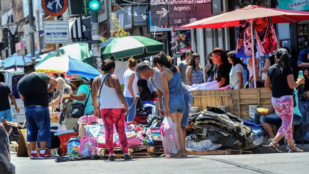 Puestos de venta callejera ilegal en la Ciudad de Buenos Aires