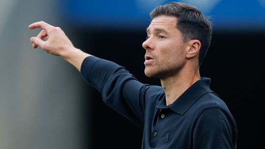 Xabi Alonso y Enzo Fernández en el contexto del acuerdo con Chelsea