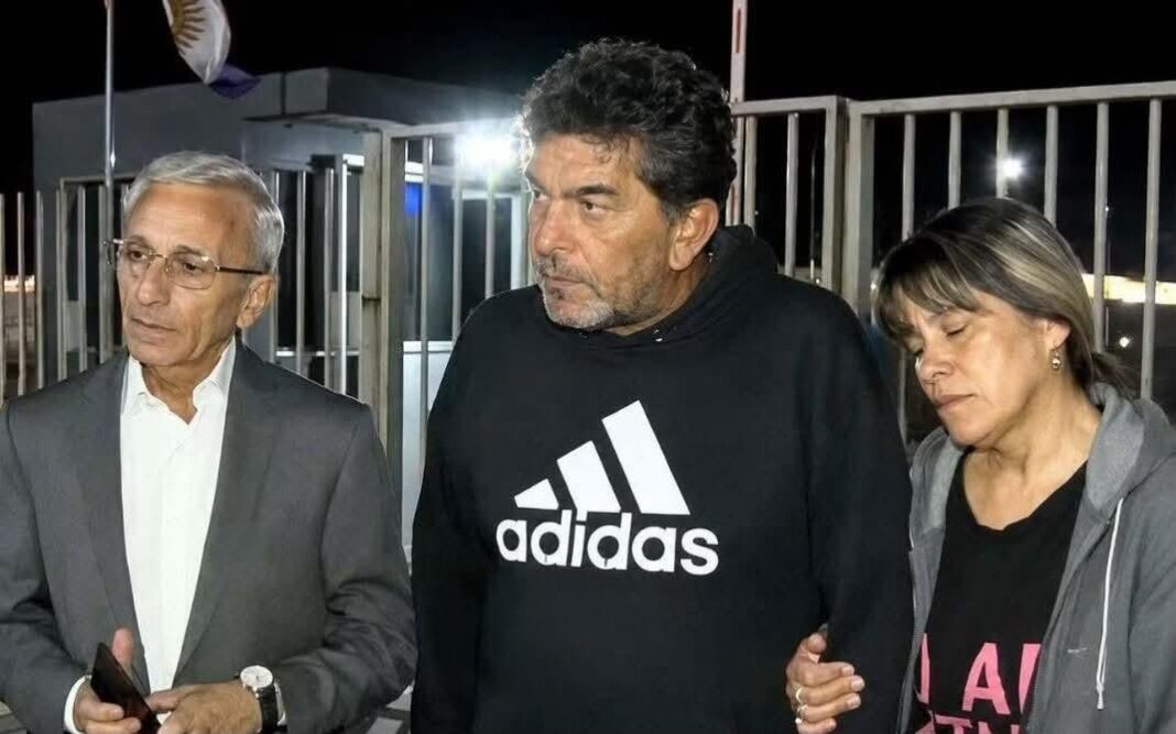 Miguel Heredia, abuelo de Agostina Vega, habla con medios tras recibir el alta médica