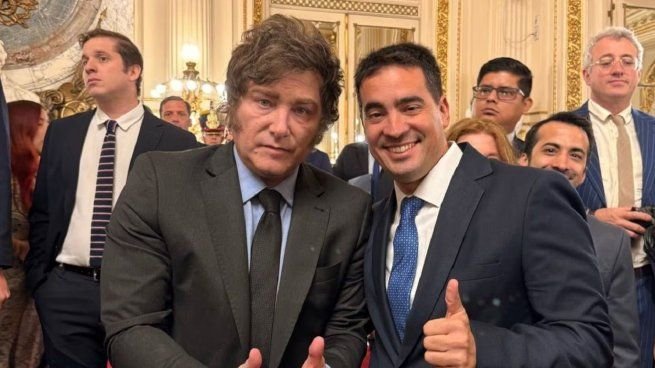 Adrián Ravier, nuevo vocero presidencial, junto a Javier Milei en la Quinta de Olivos