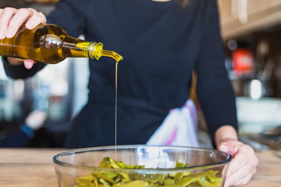 Productos prohibidos por la Anmat: aceite de oliva, dentífrico y desinfectante para piletas