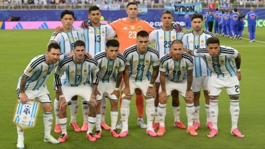Jugadores de la Selección Argentina celebrando un gol durante el partido contra Argelia en la Copa Mundial 2026