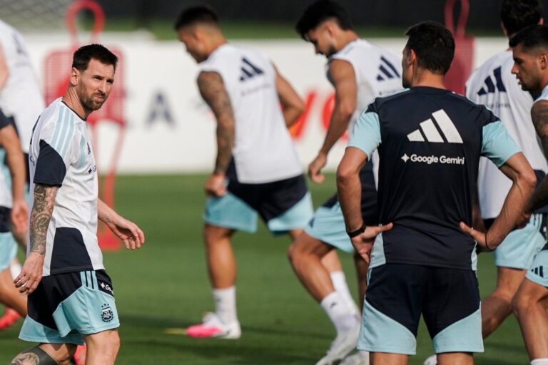 Jugadores de la Selección Argentina en un entrenamiento en el complejo Compass Minerals