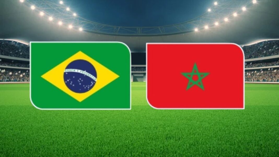 Jugadores de Brasil y Marruecos en un partido de fútbol