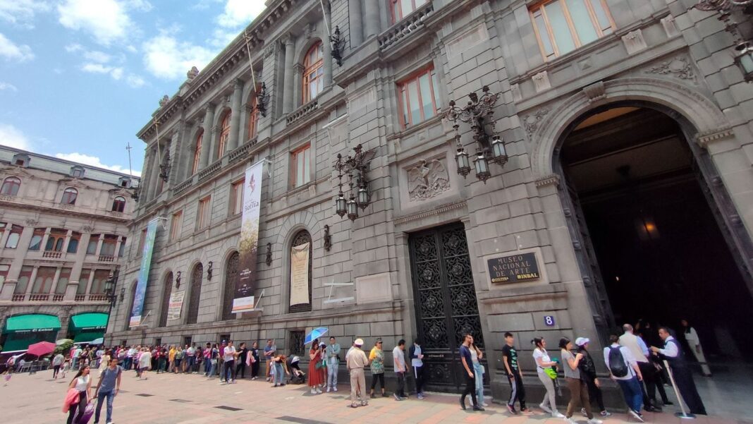 Fachada del Museo Nacional de Arte en la Ciudad de México