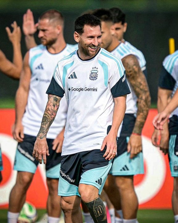 Lionel Messi entrenando con la Selección argentina