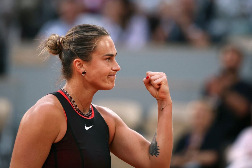 Cancha de polvo de ladrillo del Stade Roland Garros durante el torneo femenino