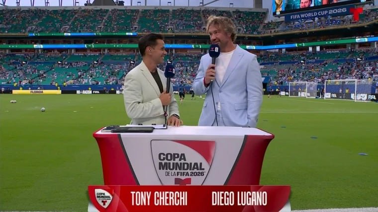 Diego Lugano durante una entrevista televisiva