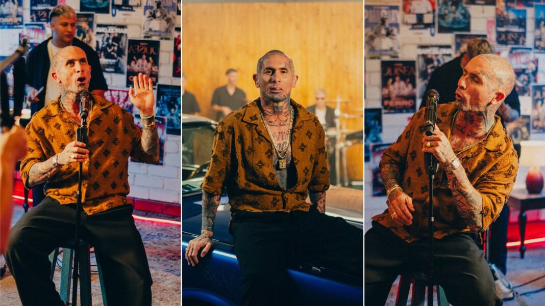 Emanuel Noir, cantante de Ke Personajes, durante una presentación