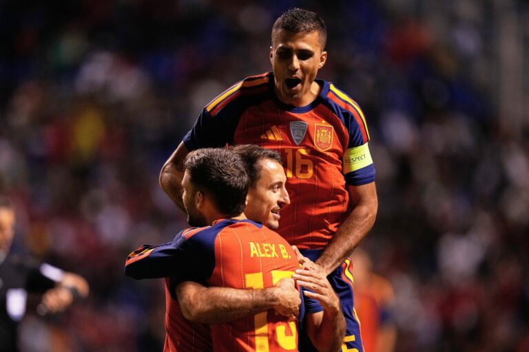 Partido de fútbol entre España y Cabo Verde en el Mundial 2026
