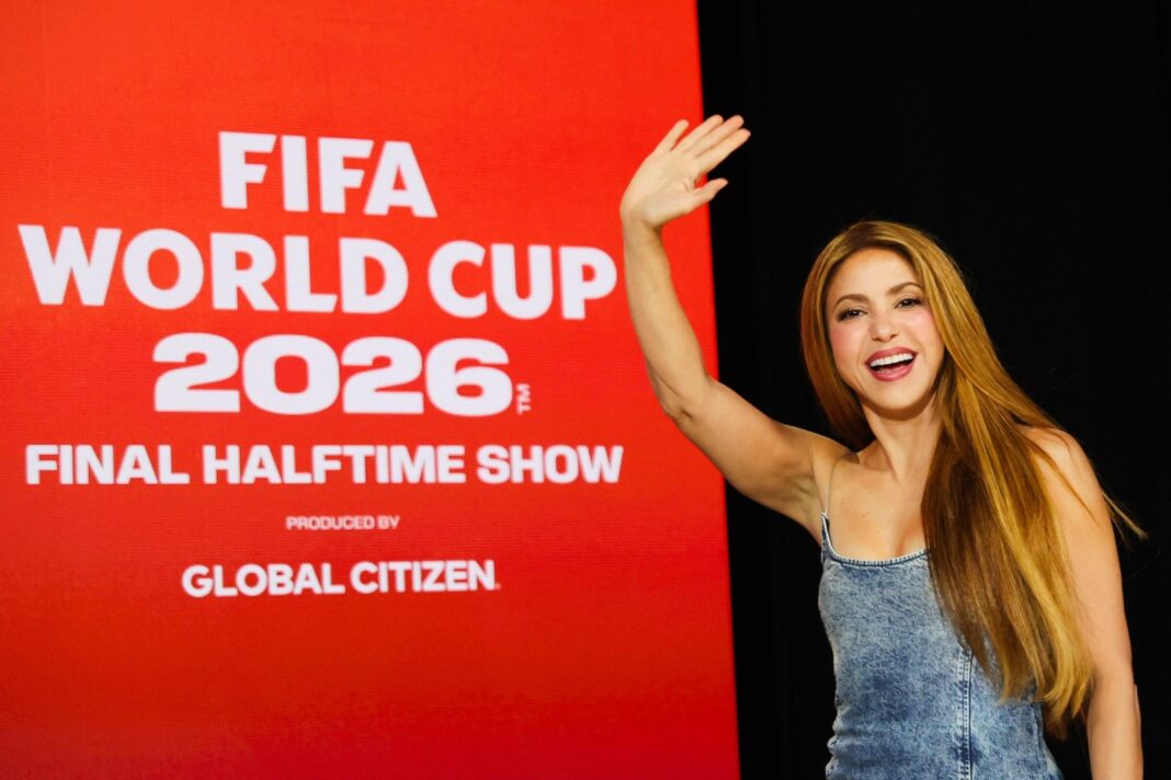 Portada del álbum oficial del Mundial 2026 con los logos de la FIFA y los países anfitriones