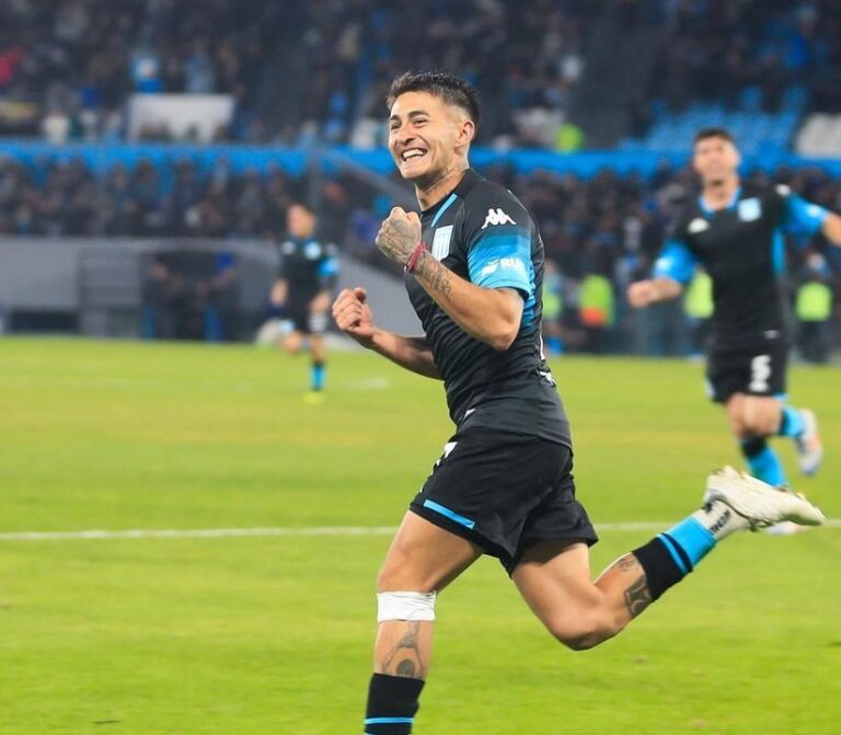 Gabriel Rojas, lateral izquierdo de Racing, durante un partido