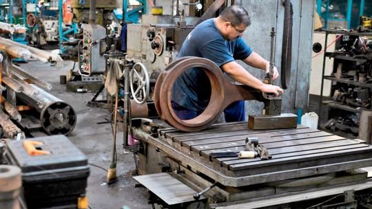 Máquinas industriales en una fábrica