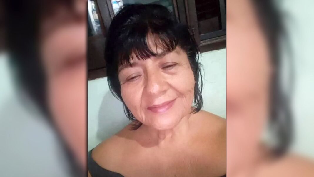 Edith y Cintia Medina, hijas de Ramona Medina, durante una entrevista en el barrio Agua Santa