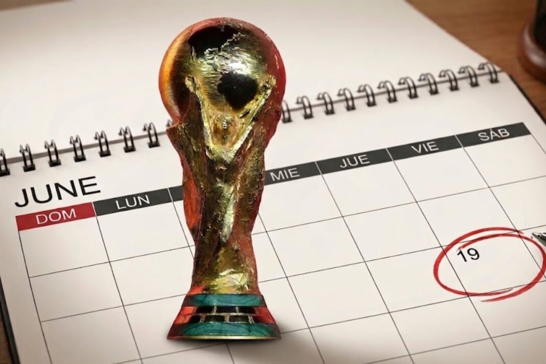 Balón del Mundial 2026 sobre el césped de un estadio