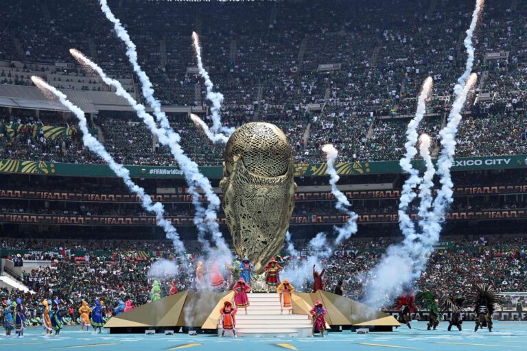 Artistas Michael Bublé, Alanis Morissette y otros en la ceremonia de apertura del Mundial 2026 en Toronto