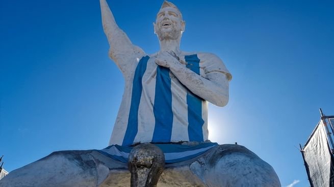 Estatua de Lionel Messi de 26 metros de altura en Cutral Co