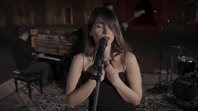 Cantante iraní Parastoo Ahmadi