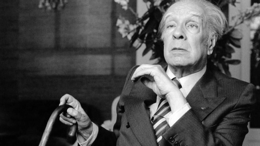 Vista de la instalación laberíntica de Pablo Lehmann en la muestra Borges: ecos de un nombre en el Centro Cultural Recoleta