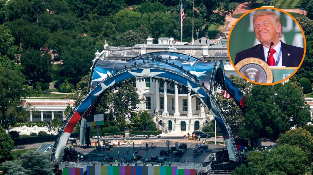 Vista del jardín sur de la Casa Blanca con estructura metálica para evento de la UFC