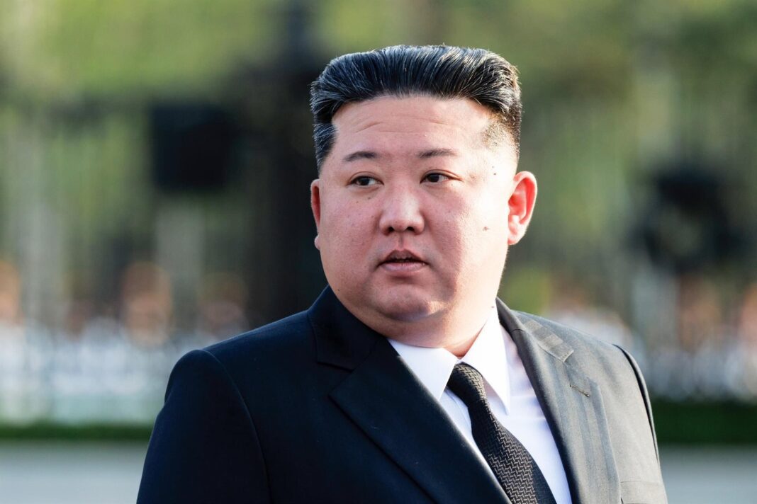 Kim Jong Un a bordo del destructor Kang Kon durante prueba de navegación