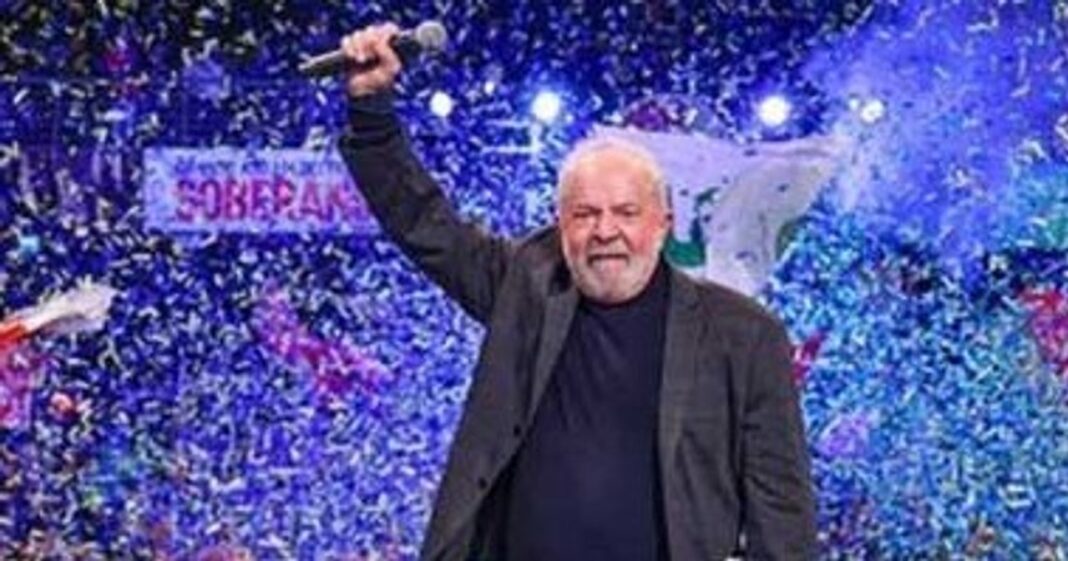 Fotografía del presidente Lula durante un evento público