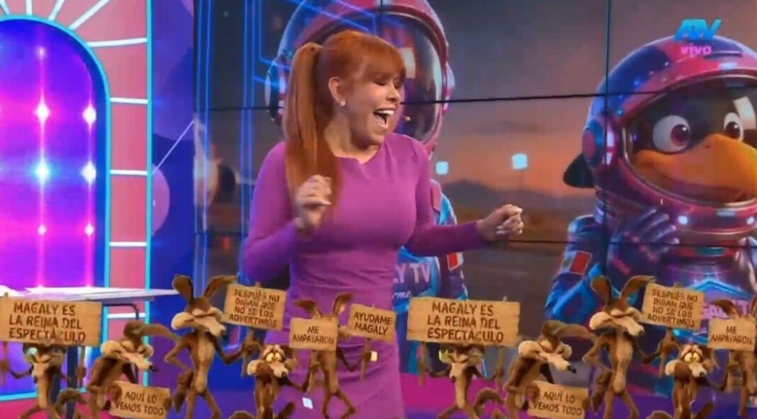 Magaly Medina cantando en el set de Magaly TV La Firme