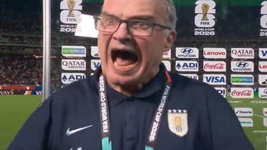 Marcelo Bielsa durante la entrevista tras la eliminación de Uruguay en el Mundial 2026