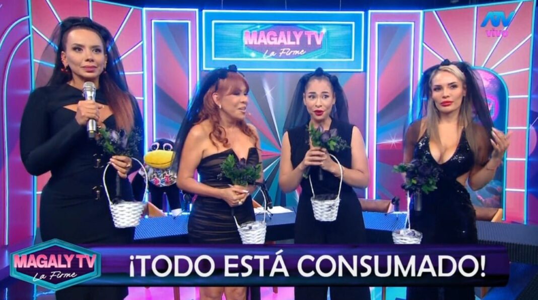 Melanie Martínez, Mary Moncada, Magaly Medina y Mónica Cabrejos con vestidos de novia negros en estudio de televisión