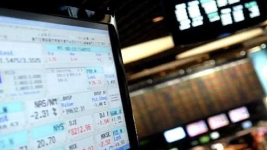 Gráfico del mercado financiero con indicadores de tipo de cambio