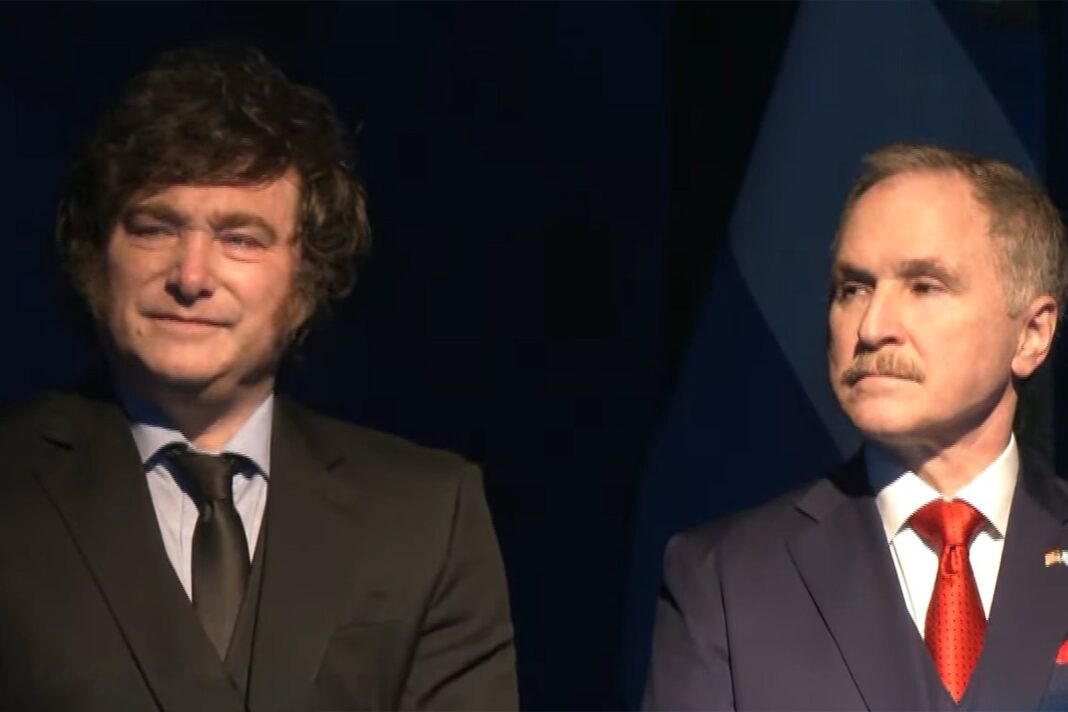 Presidente Javier Milei y embajador Peter Lamelas en la embajada de Estados Unidos