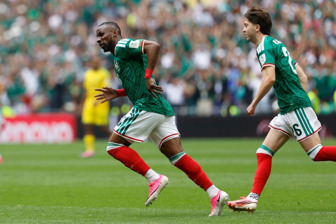 Jugadores de México y Sudáfrica en el partido inaugural del Mundial 2026