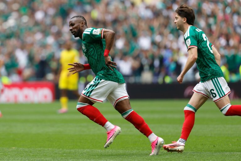 Jugadores de México y Sudáfrica en el partido inaugural del Mundial 2026
