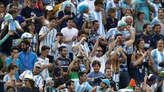 Estadio de Kansas City durante el Mundial 2026 con carteles de precios de alimentos y bebidas
