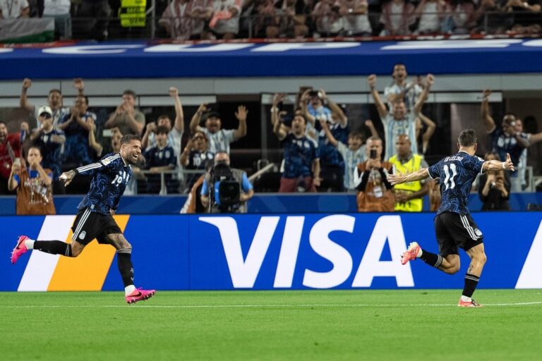 Jugadores de la Selección argentina celebrando un gol durante el partido contra Jordania en el Mundial 2026