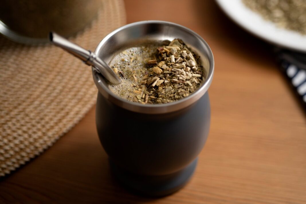 Cartel del Mundial de la Yerba Mate con información de fechas y sede