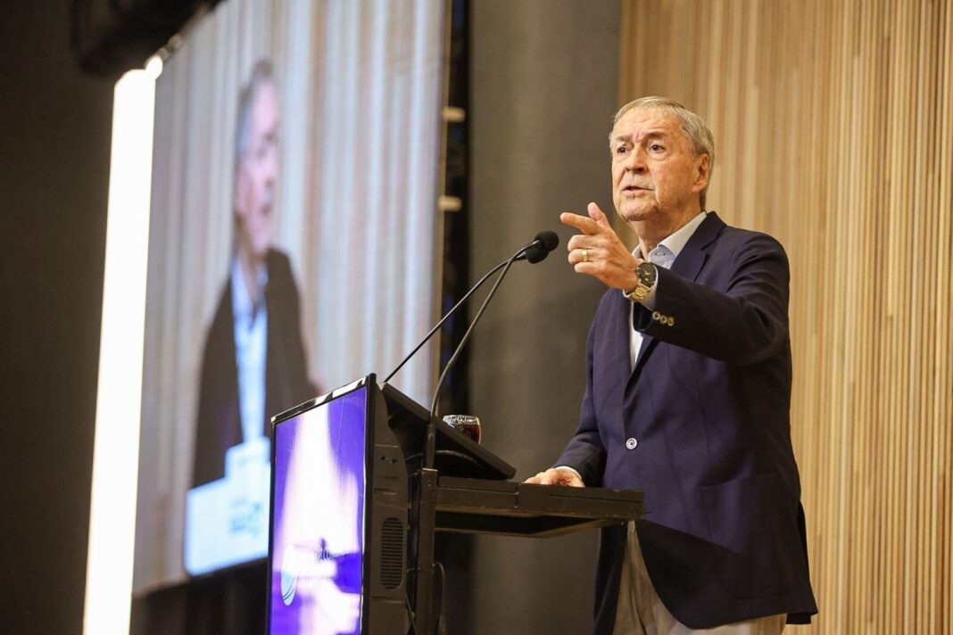Juan Schiaretti en una conferencia de prensa