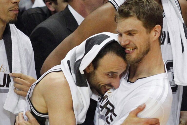 Tiago Splitter durante un partido de la NBA