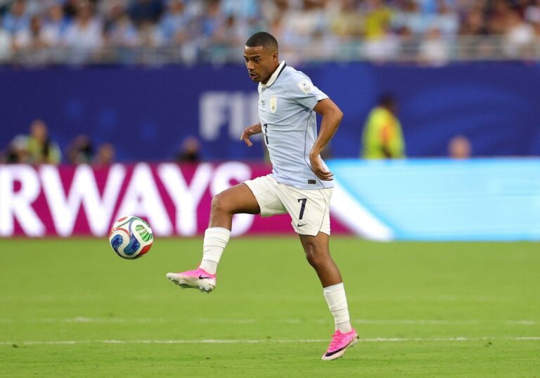 Escudos de Uruguay y Cabo Verde previo al partido por el Mundial 2026