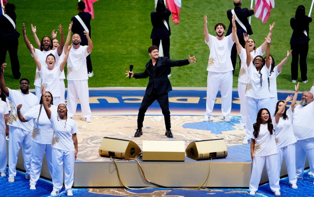 Alanis Morissette interpreta el himno de Canadá durante la ceremonia del Mundial 2026 en Toronto