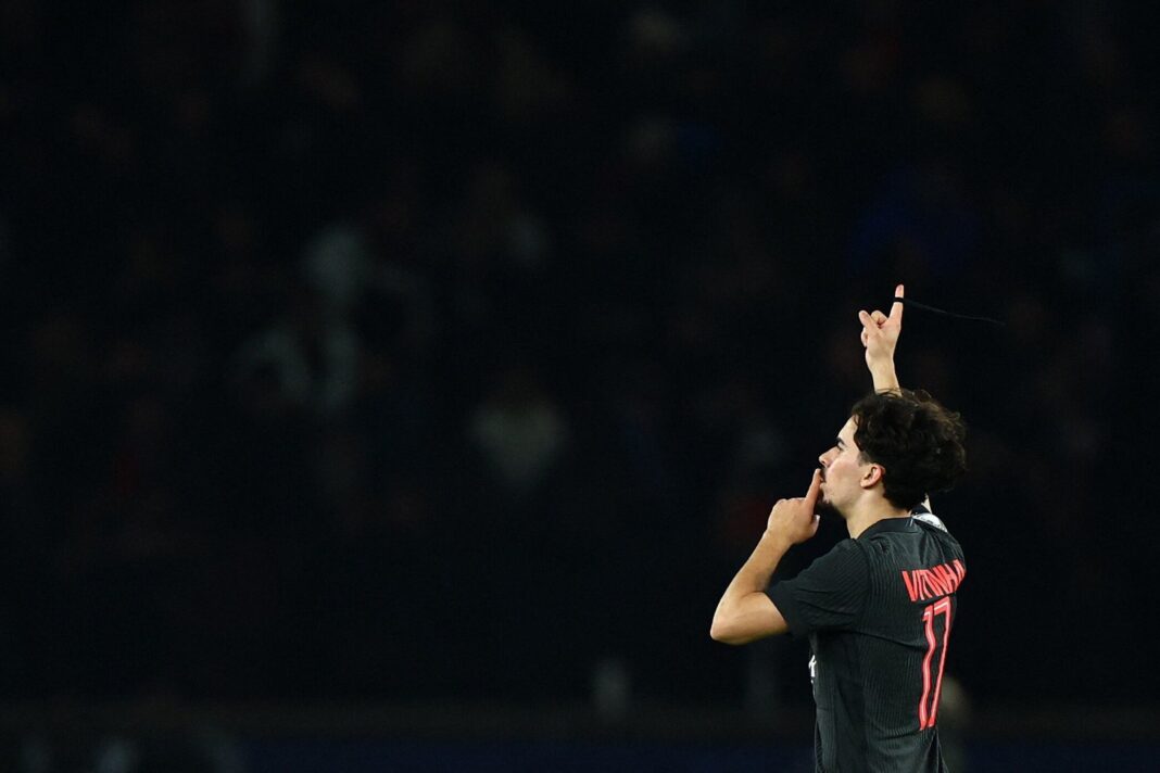 Vitinha celebrando un gol con la camiseta del PSG